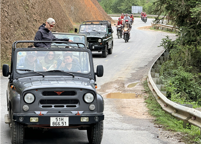 Ha Giang Jeep Comebine Motorbike 2 Days 1 Night $ 310/ Person 