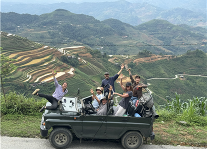 Ha Giang Open Air Jeep half Day Tour $ 75 vnd 1.850.000/ Person 