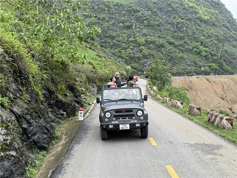 Hanoi Ha Giang Loop - Cao Bang - Ban Gioc Waterfall Ba Be Lake 7 Days 