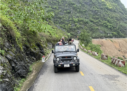 Hanoi Ha Giang Loop - Cao Bang - Ban Gioc Waterfall Ba Be Lake 7 Days 