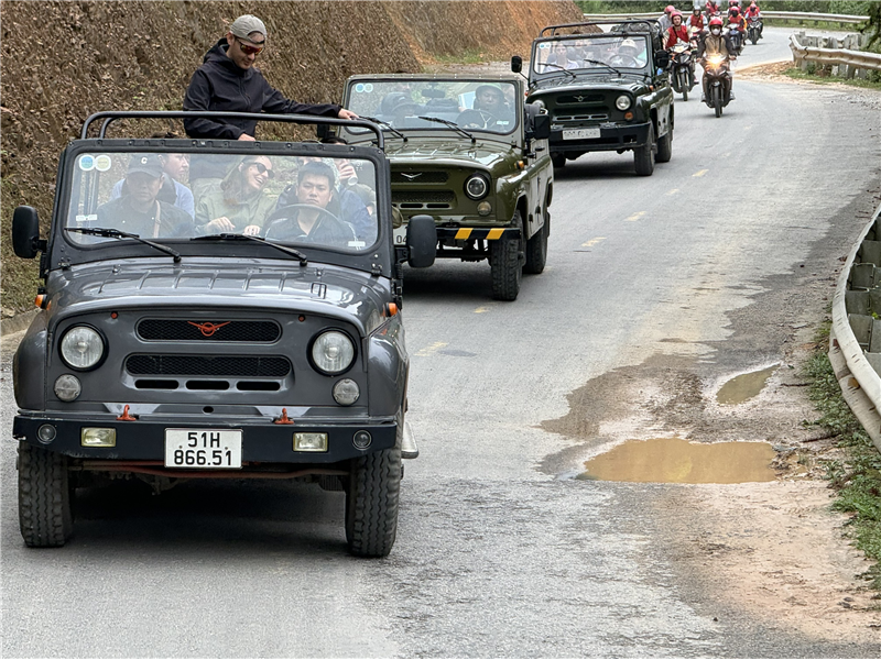 Ha Giang Loop Jeep Tours 2 days, 3 days, 4 Days 