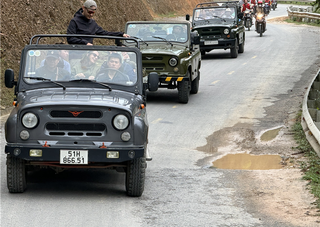 Ha Giang Loop Jeep Tours 2 days, 3 days, 4 Days 