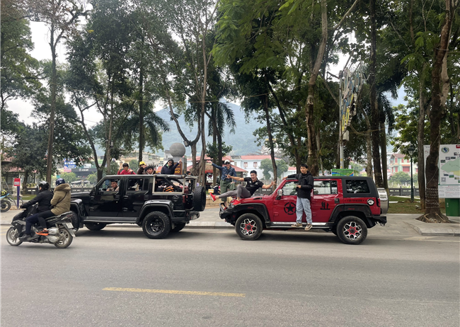 Ha Giang Jeep Tour 3 Days 2 Night $ 369 / Person  New Model Open Air Jeep